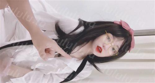 最美女神 不见星空眼镜御姐范被长屌网友后入美臀-福利岛