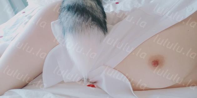 最新网红少女『恶犬』VIP私人定制 白衬衫狐狸尾巴 紧身胶衣 柔嫩白虎穴 水晶棒低吟自慰附-聚合福利