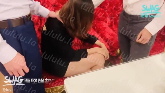 特别企划美艳未亡人巨乳轻熟女 在灵堂前被丈夫的兄弟3P抽插小穴 人肉三明治前后被塞-聚合福利