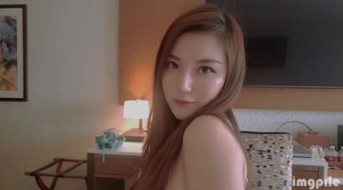 52872-洛杉矶华人留卝学卝生网红『妮可』高颜值性卝爱私卝拍 约战两粉丝疯狂3Р 前怼后操 爆卝射一逼 高清-福利岛