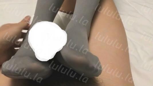 撩了很久的小姐姐终于应邀 两双丝袜揉搓老鸟控制爆浆-聚合福利