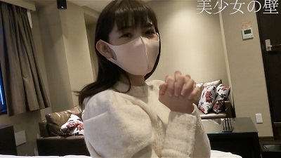 FC2PPV-1649040 小動物系少女かのんちゃん衝撃デビュー！可愛いすぎて我慢できず射精後も無許可で生挿入してみた！-福利岛