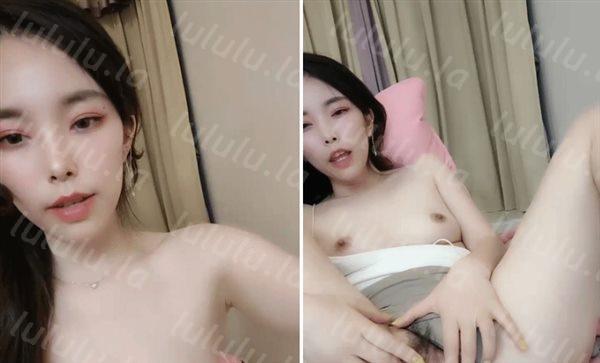 高跟鞋大长腿性感高颜值御姐大尺度秀,撩起裙子露屁股拨开内裤掰穴,自摸流出白浆地上假屌骑乘,浴室道具插菊花-福利岛