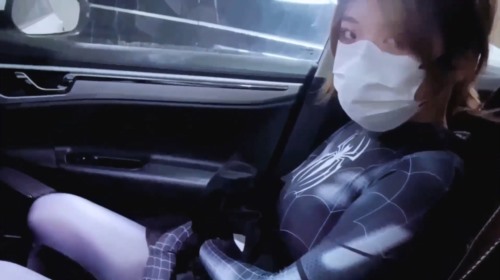 55931-✿露出刺卝激✿ 停车场香车欲情极品白卝虎女蜘蛛侠 精心舔食吸吮肉卝棒 车来车往发卝骚阳卝具自卝慰 下车按在后备箱一顿输出-福利岛