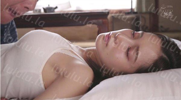 中文字幕 女神级的新婚妹子第一次回老家就被公公下药迷晕并录像威胁，美女身材一流苗条白嫩不停操-福利岛