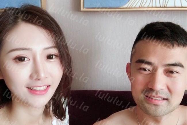 【网曝门事件】最新抖音网红萌宠叔与女神级女友性爱自拍泄露 男友大屌 女友超靓 沙发无套抽插 高清-聚合福利