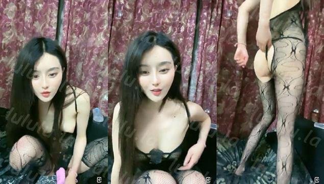 她换上了情趣连体黑丝跳蛋自慰 超甜美的小姐姐 长得很像范冰冰 比她瘦一点 身材超级棒能让人流鼻血的那种身材-聚合福利