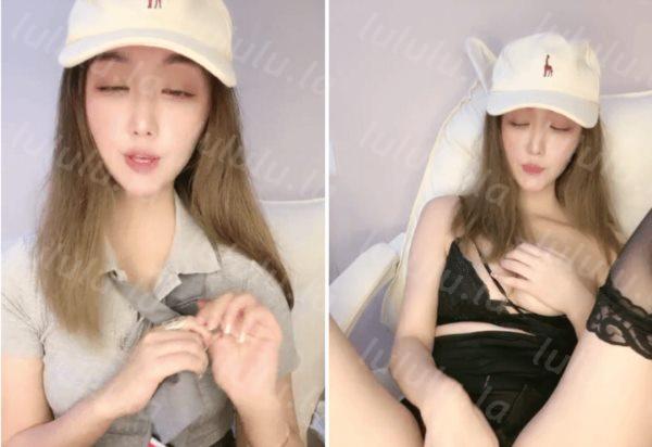 鸭舌帽极品颜值酒窝美女放开尺度诱惑，脱下内裤掰开肥穴给你看，手指插入扣弄特写，跳蛋震动阴蒂浴室洗澡-福利岛