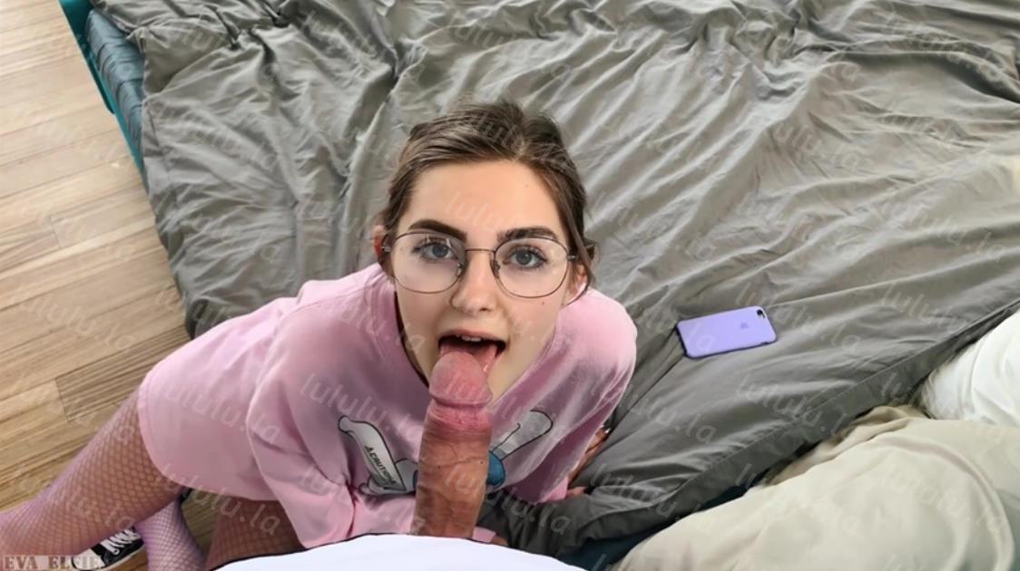眼镜萌妹子紫色网袜和男友啪啪 性感屁股馒头肥逼拉着丝袜骑坐-聚合福利