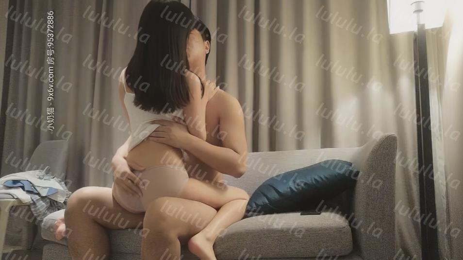 【小宝寻花】2800约操极品JK小萝莉,粉嫩美乳翘臀苗条可人,舌吻啪啪好似热恋情侣激情无限-福利岛