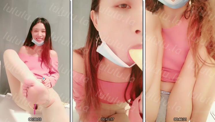 颜值不错苗条身材妹子自慰第二部 卫生间香蕉鸡蛋塞入逼逼尿尿非常诱人 很是诱惑喜欢不要错过-聚合福利