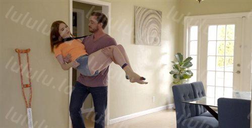 受伤的妹妹行动不便苗条大长腿白白嫩嫩肉体抱着情欲沸腾挡不住鸡巴翘起来最终插入嫩穴啪啪-福利岛