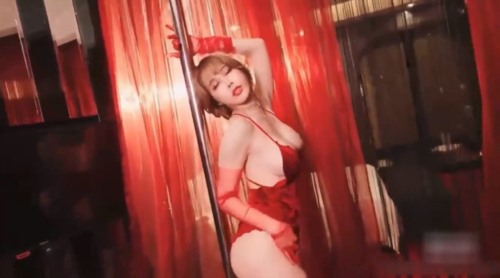 59592-【极品女神巨卝乳淫卝娃】绝美爆卝乳梦幻女神『辛尤里』情啪新作情卝色舞孃真人体验深喉裹硬包房里开操-福利岛