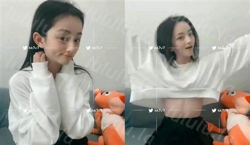 花椒可可爱爱清纯妹妹，大耳朵尖尖，娇小活泼的性格，闪漏两只小白兔 绝对是故意的 哈哈哈！-福利岛