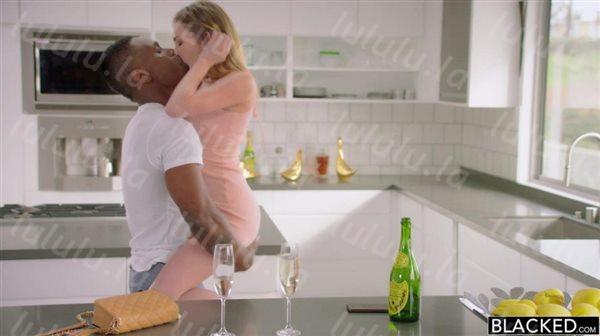 中文字幕 太吓人了闺蜜介绍的巨炮猛男大力抽插逼穴撞击的浑身乱颤受不了嗷嗷呻吟销魂啊-福利岛