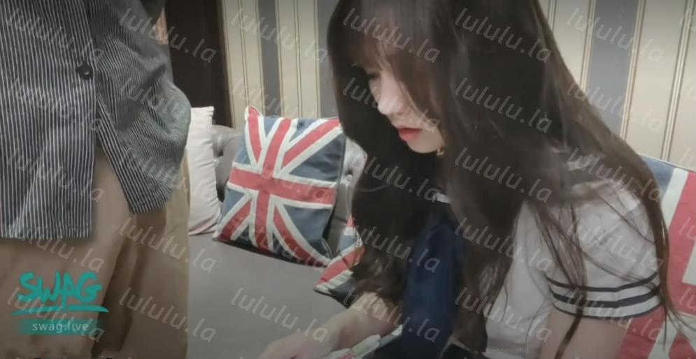 【家教老师的棒棒让学生媛妹妹淫水狂滴❤️】巨乳开裆黑丝水手制服爆操对白淫荡-福利岛