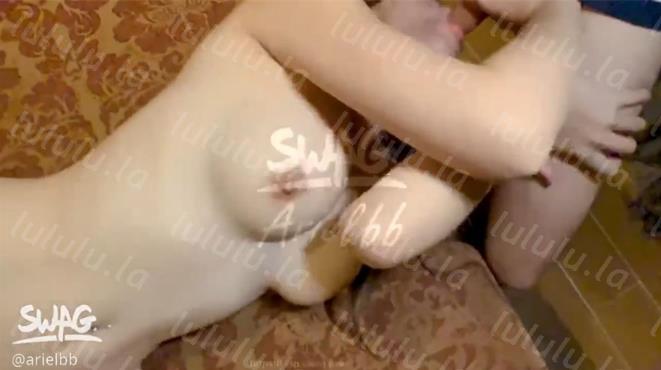 台湾SWAG淫荡女友『Arielbb』制服店点到超跩的邻居妹连续三发强制射精-聚合福利