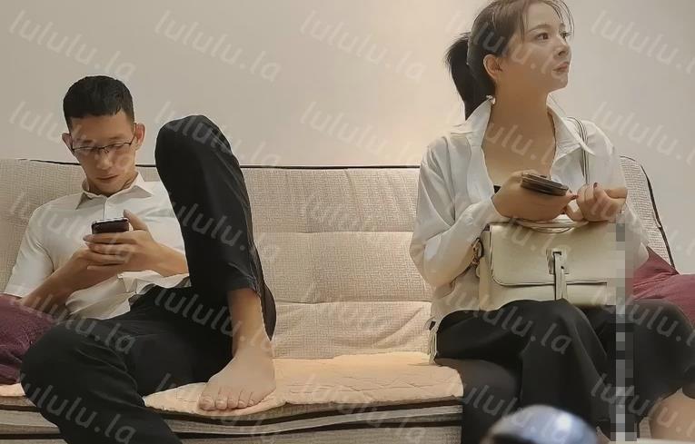 AI高清画质2K修复鸭哥全国探花约了个白衣马尾大奶少妇沙发上操口交上位骑乘后人猛操呻吟-聚合福利