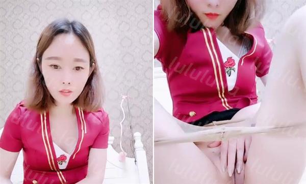 颜值不错美少妇居家制服肉丝道具自慰诱惑，退下丝袜露逼厕所洗完逼半脱下内裤跳蛋震动-福利岛