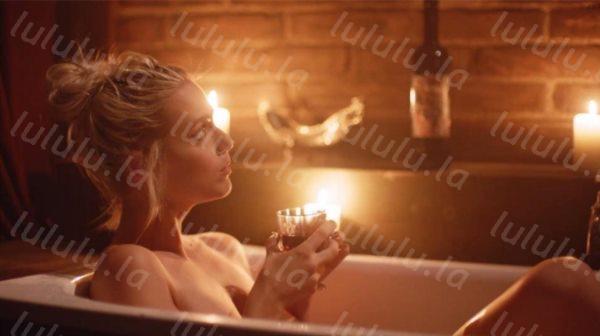 奇幻色彩的情欲片子味道有点特别啊《堡内怪胎2021.高清修复中文字幕》激情佳作 很黄很暴力-福利岛