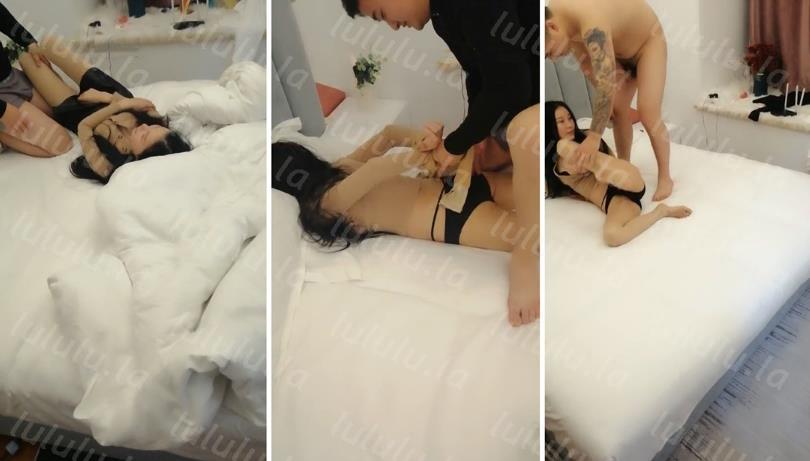 【91少女杀手】懵懂青春少女被大叔深夜忽悠回家丝袜捆绑双手抠穴玩乳大鼠干不动还有小哥哥来前后夹击3P-聚合福利