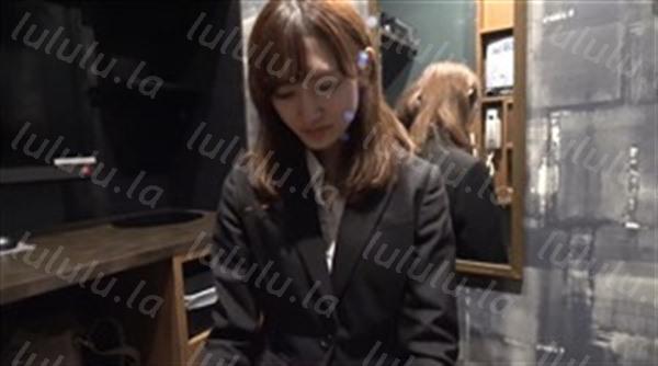 23岁模特体型美女白领穿着制服来约炮夹成一条缝小肥鲍超级粉爱液很多狠狠干-福利岛