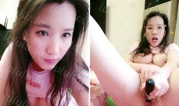 神奇水逼骚气大奶骚女两根黄花一起自慰，特写大黑牛震动黄瓜双洞齐插出水-福利岛