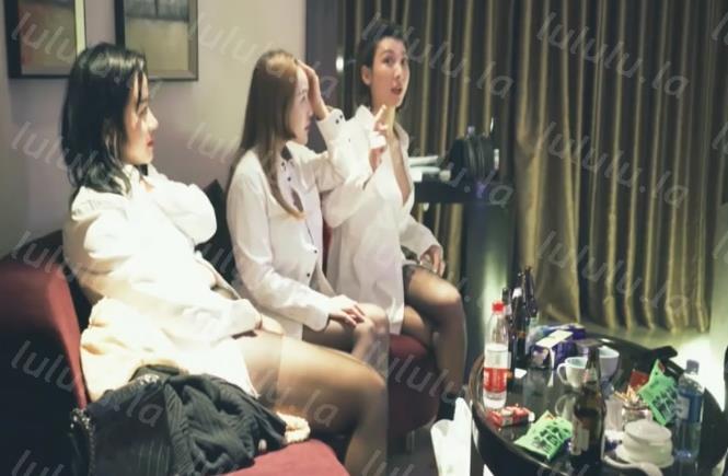 91苍先生2019新版天堂系列最新出品情趣酒店约拍三个黑丝大奶模特床上淫乱-聚合福利