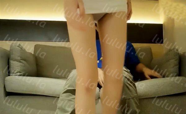 这气质真有明星范儿啊,高挑的身材精美的脸蛋儿,近距高清画质偷拍,如此极品尤物性格还非常好很配合,翘起二郎腿吃鸡的姿势真销魂-福利岛