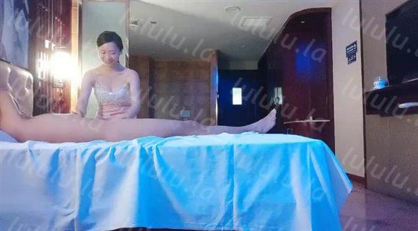 山鸡岁月极品美臀女技师，长相甜美按摩调情，脱下黑丝手指摸穴，翘起双腿舔逼，翘屁股后入套子掉了内射-福利岛