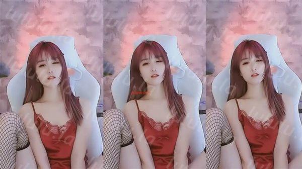 虎牙极品性感主播 【静静】 千元定制大尺度福利 黑丝渔网自摸娇喘一对美胸很是诱惑-福利岛