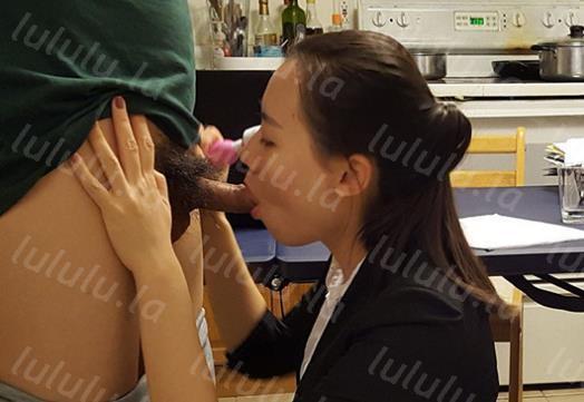 百度云流出视图外貌清纯的保险推销吴小姐为了大保单上门和变态客户杜先生玩SM自拍-聚合福利