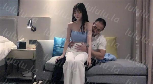 战狼行动深夜场约了个高颜值蓝衣妹子啪啪互摸舌吻调情口交站立后入抽插猛操-福利岛