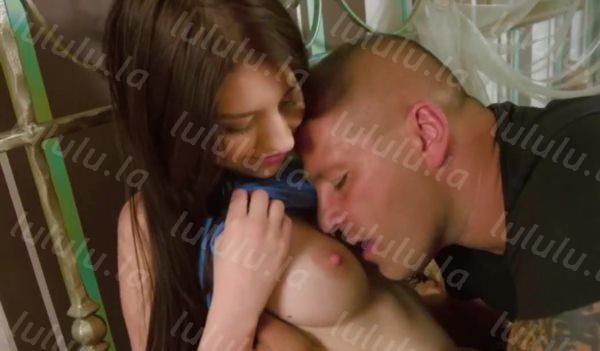 【破处见红】系列之长发极品紧致身材女孩第一次爱爱紧闭双眼痛苦享受白嫩处女摸被插出血沾JJ上够劲-福利岛