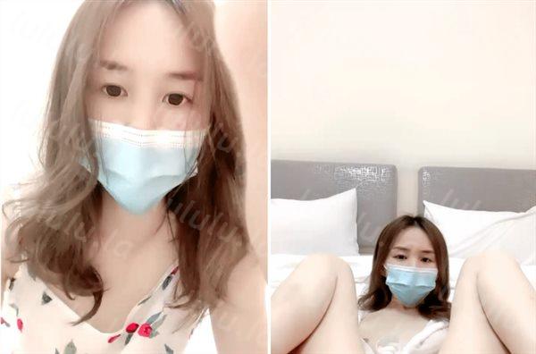 口罩粉穴新人贫乳妹子和小男友激情啪啪，口交舔屌上位快速抽插打桩，抬腿侧入进进出出流白浆，搞完掰穴自摸洗澡-福利岛