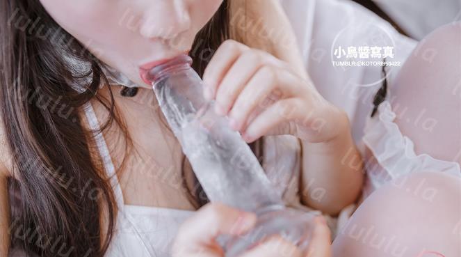 小鳥醬 大尺度【MOMO酱】50p1V 白丝女仆透明巨屌插入一线嫩鲍仿佛能看到内壁,淫水四溅-聚合福利