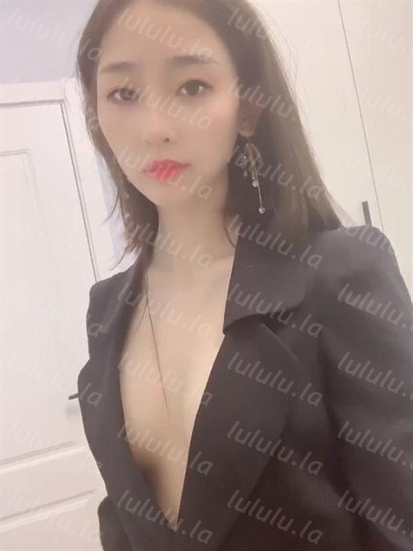 OL女神，下了班就是你的 甜蜜女友，OL制服下的秘密，手指拨动蜜乳 非常诱惑！-福利岛