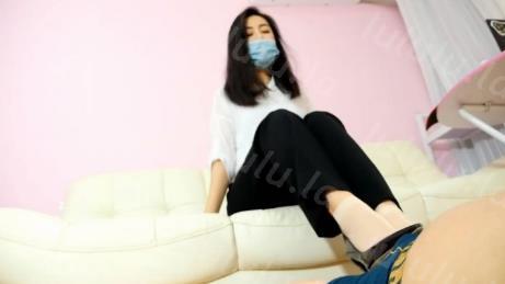 PAPA女神制作-恋足男偷偷猥琐丝足被发现 惩罚被美脚丫蹂躏丁丁-聚合福利