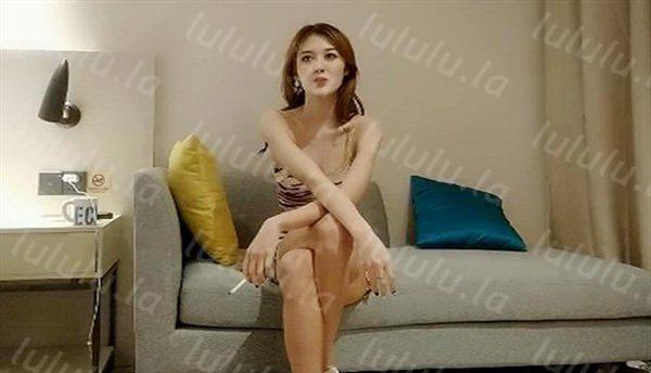 小哥大战妖艳的外围甜美小妖精身材太苗条了小哥很轻松就能把她抱起来操各种姿势暴力抽插半小时太给力了-福利岛