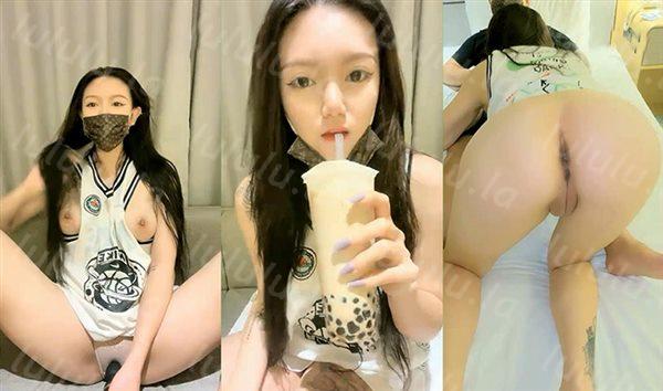 丰满刚满18岁的粉粉美少女绝世馒头小逼下面太紧老哥不敢用力只能轻轻插入干完后她累趴立马睡着-福利岛