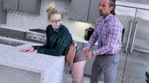 妹妹的翘臀姿势太销魂一看肉棒就要硬了 插入拍打越操越用力-福利岛