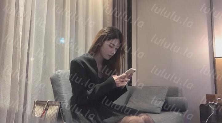 【小宝寻花】红内裤战神再度回归，约操3500高端外围女神，美乳苗条沙发调情，花式啪啪完美展示-福利岛