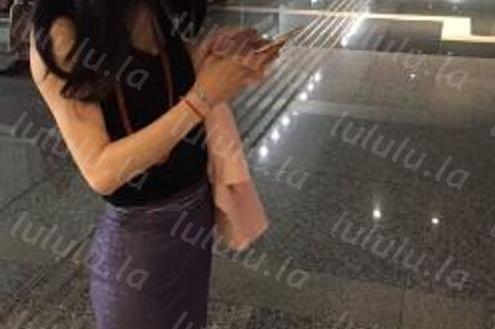 包臀裙职业装性感气质白领美女KTV喝多了被男同事带到酒店慢慢脱掉衣服玩弄啪啪,干醒了还说:好难受啊!-聚合福利