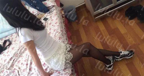 社交软件约到的极品良家人妻，就好她的小腿腿，穿上丝袜足交，好享受啊，被少妇弄射啦！-福利岛