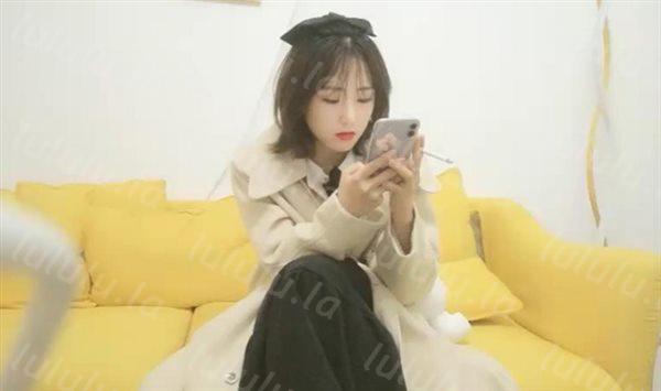 18岁超级清纯的萝莉洛丽塔制服,刚发育好的奶子,害羞的样子简直太可爱,大战接近尾声时,突然冒出另一猛男,萝莉表示吃不消-福利岛