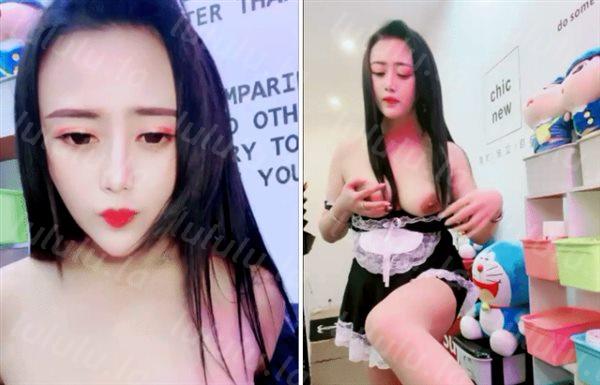 新人网红脸G奶妹子拿出收藏的道具自慰，掏出大奶子揉捏，有两根振动棒特写摩擦逼逼，抽插进出两根换着用-福利岛