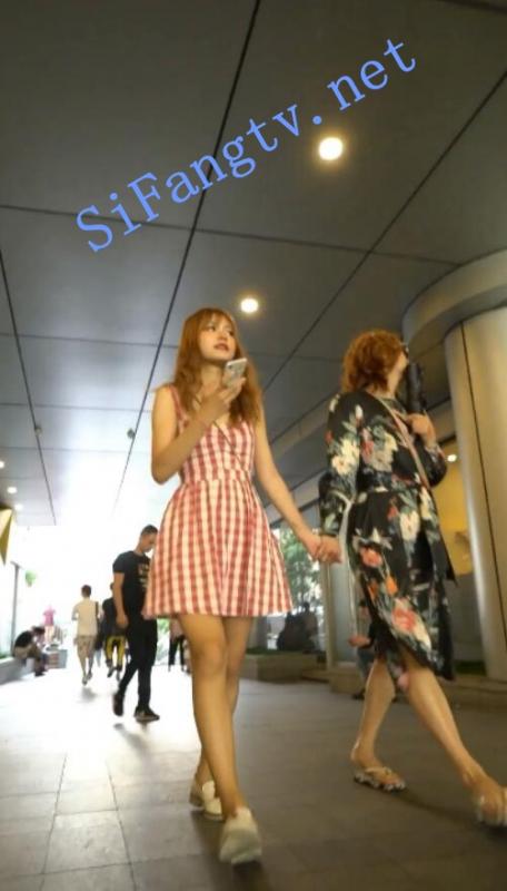 [首发CD]华尔兹2019街拍系列34-美女穿粉色小窄内跟妈逛街-福利好好看