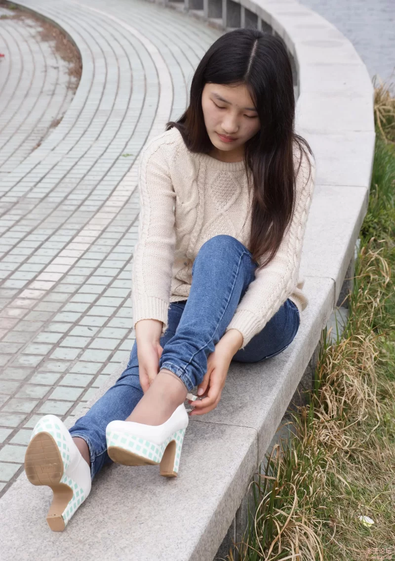 [转载搬运] 刚刚学会穿高跟鞋的大二小学妹 [图片：99P+212M][百度盘]-福利岛