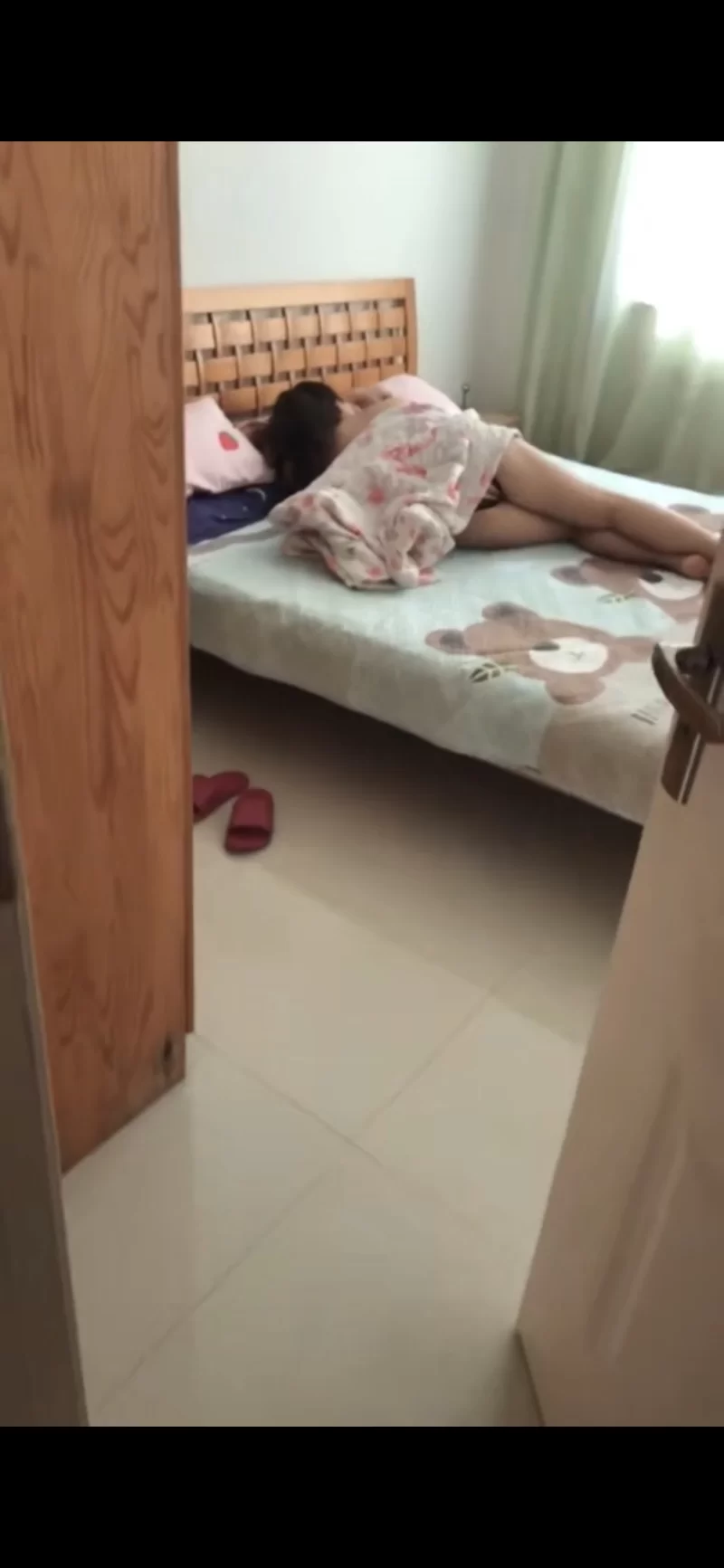 [转载搬运] 站内首发 中年夫妻寻刺激在儿子背后露出 露奶露屁股 还偷偷做爱 [视频v+400mb][磁力链接]-福利岛