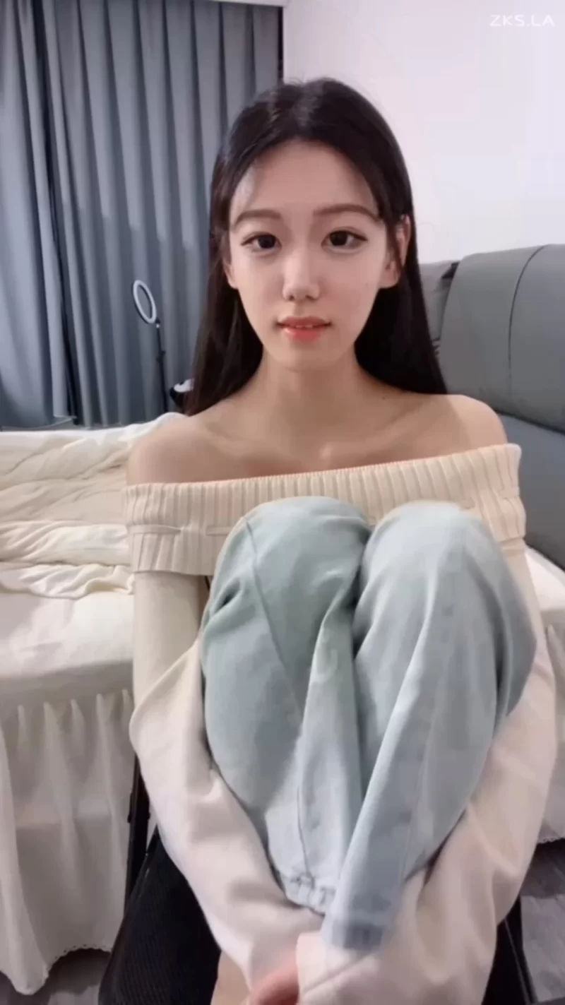 [转载搬运] 小千代 易直播高颜值少女 超薄肉丝 裸足秀足 [1V+835MB][百度盘]-福利岛